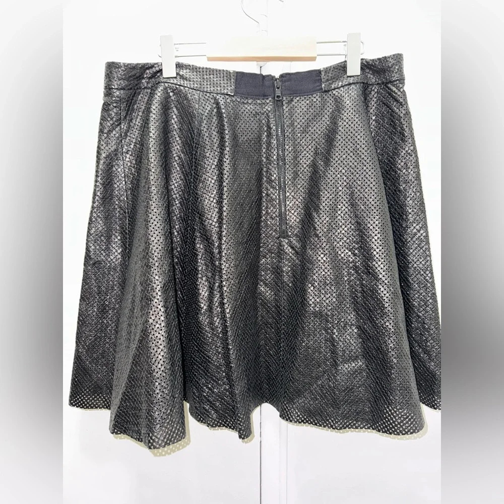 NWT Alice + Olivia Black Blaise Perforated Leather Lambskin Skirt 12